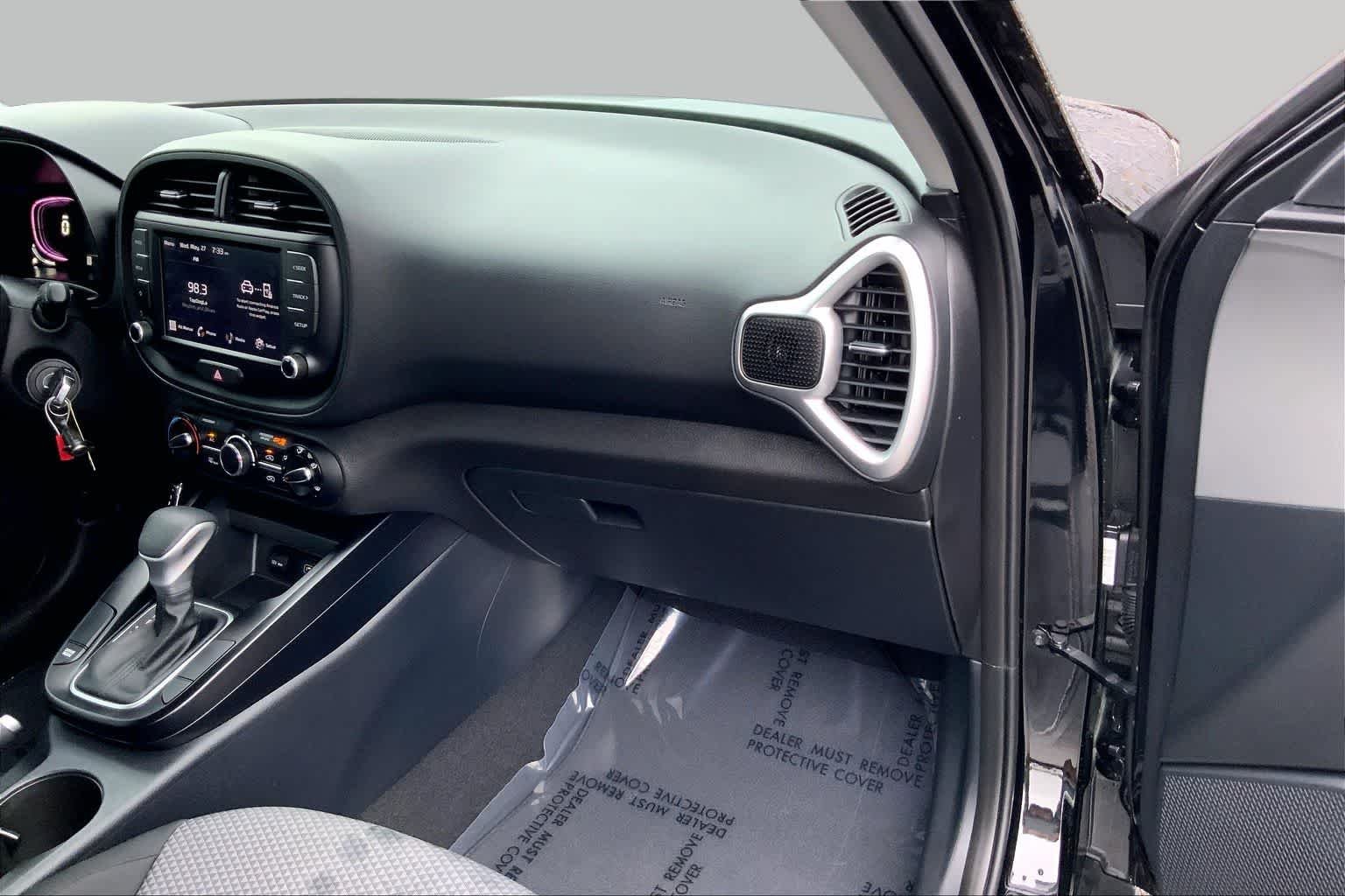 Used 2024 Fusion Black Kia LX image 18