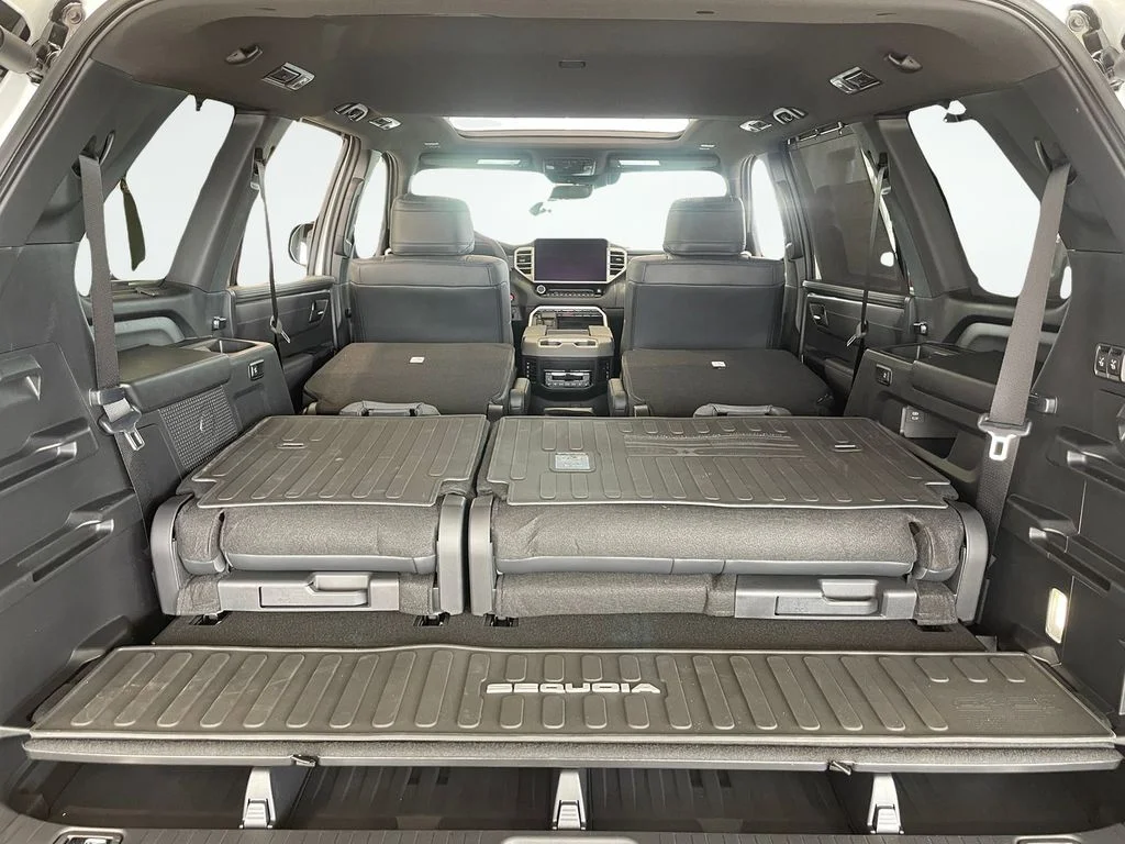 New 2026 Wind Chill Pearl Toyota Platinum image 9