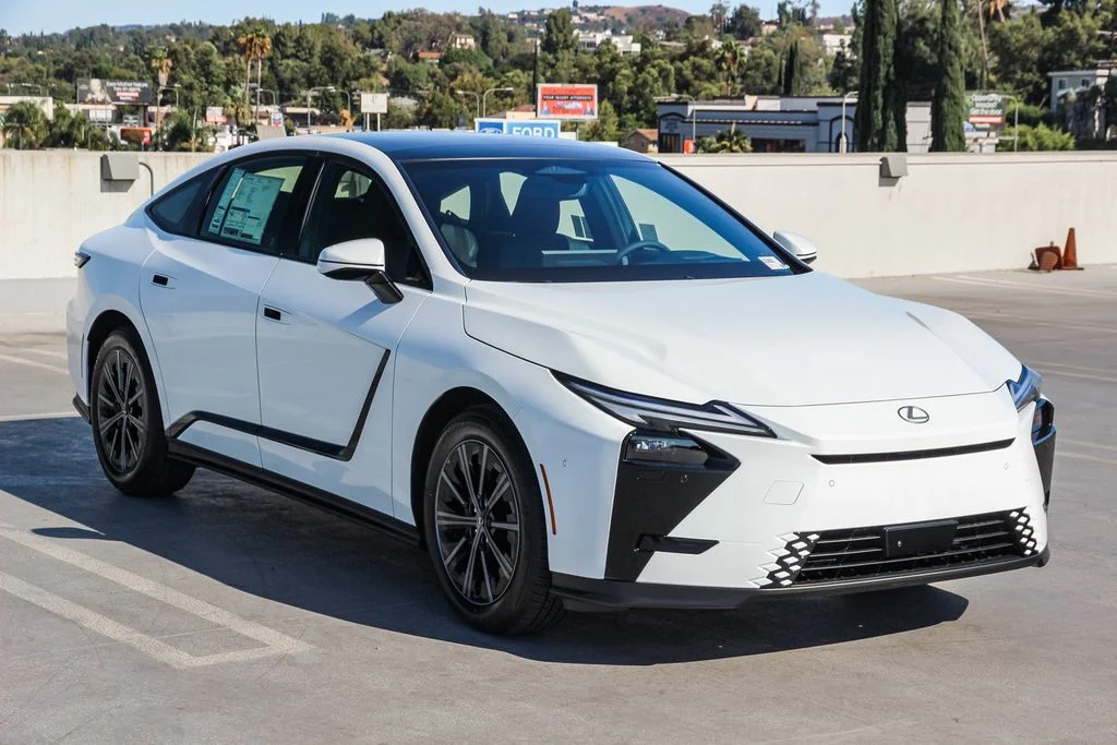 New 2026 Ultra White Lexus ES 350h PREMIUM+ image 3