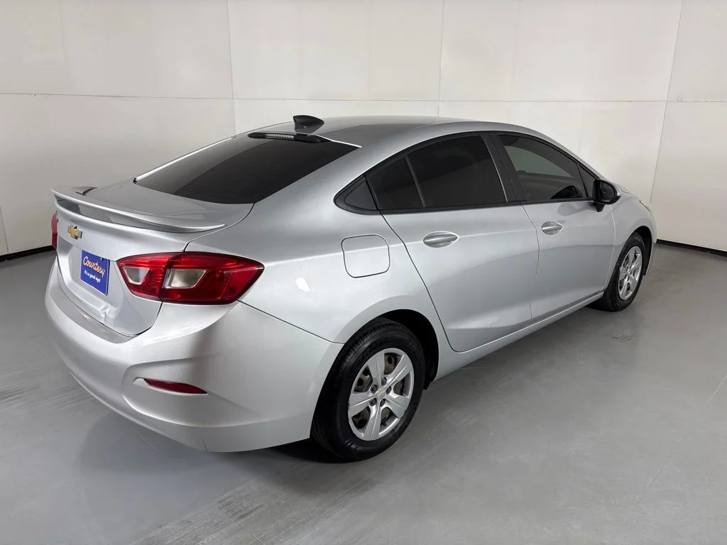 Used 2018 Silver Chevrolet LS image 8