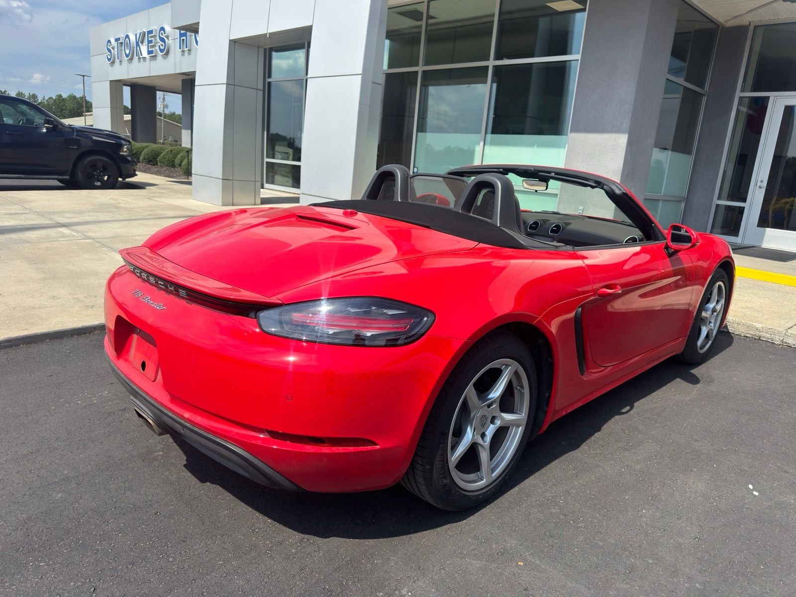 Used 2019  Porsche Base image 5