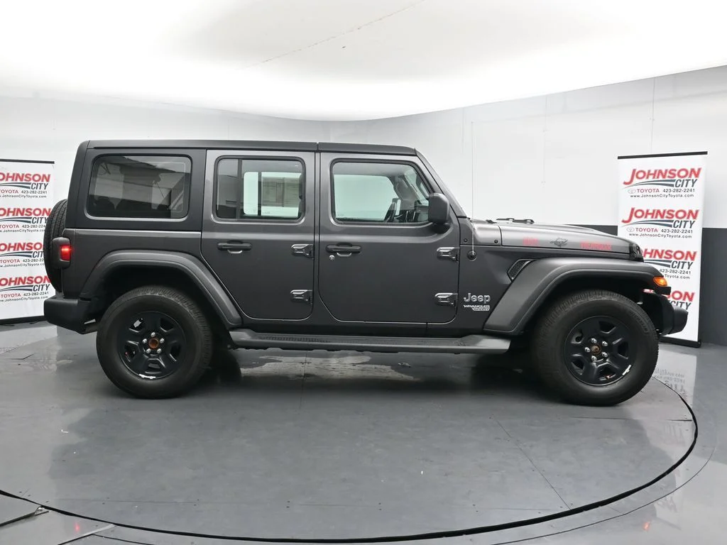 Used 2021 Gray Jeep Unlimited Sport image 9