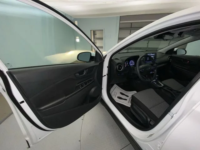 Used 2023 White Hyundai SE image 11
