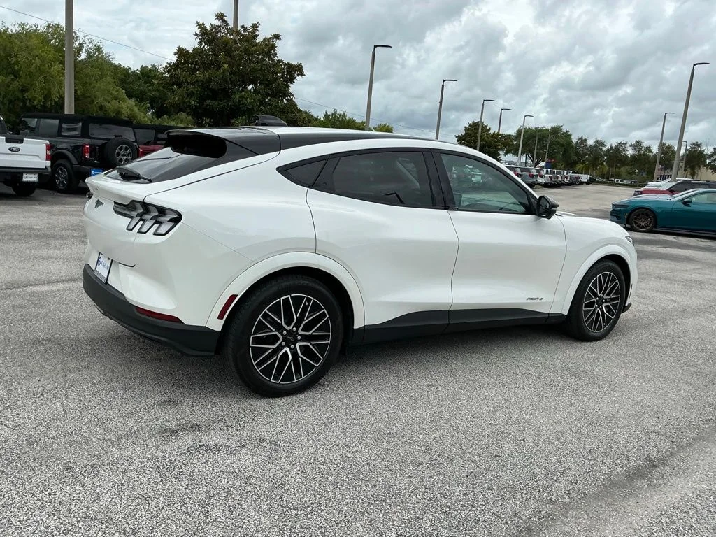 Used 2025 White Ford Premium image 15