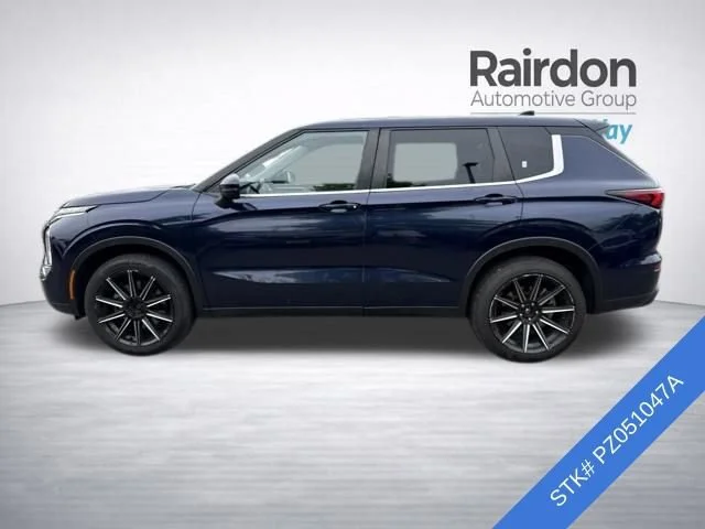 Used 2023 Cosmic Blue Metallic Mitsubishi SE image 4