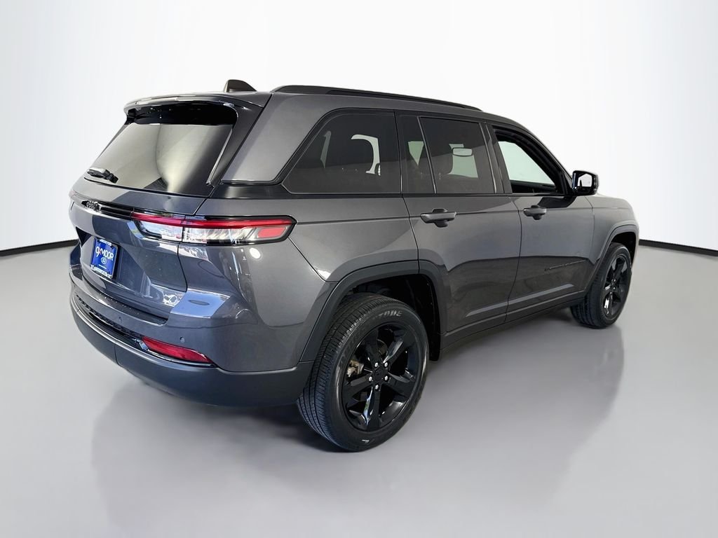 Used 2023 Baltic Gray Metallic Clearcoat Jeep Altitude image 13
