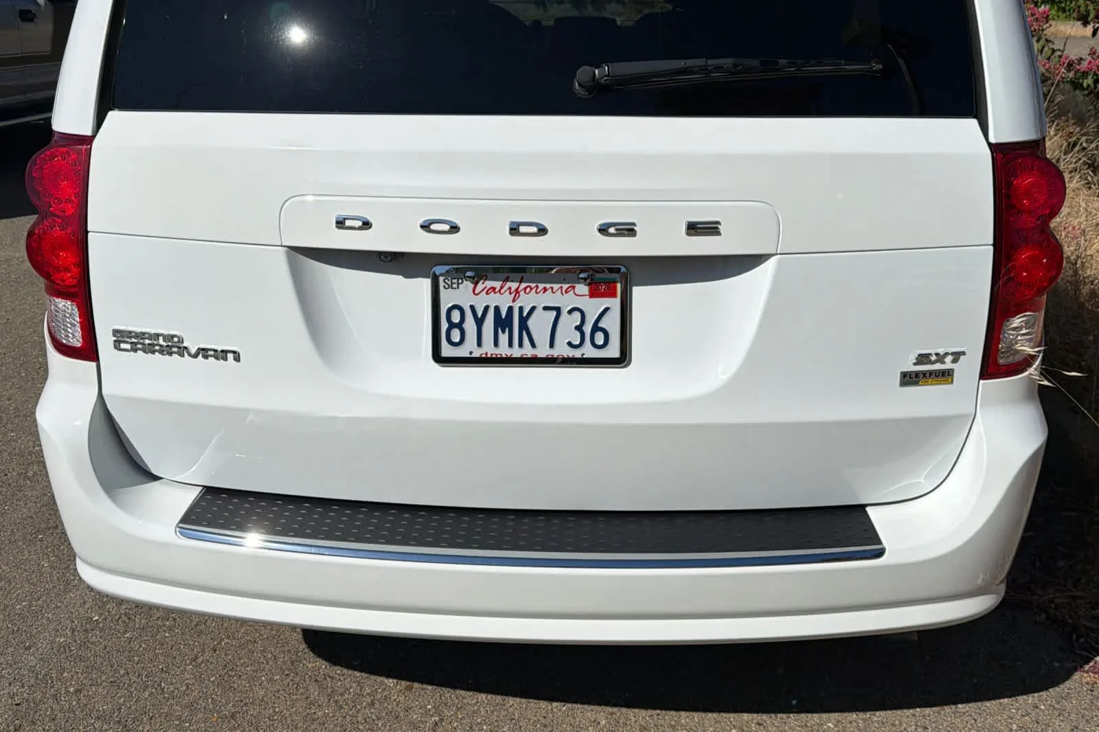 Used 2019 White Knuckle Clearcoat Dodge SXT image 16