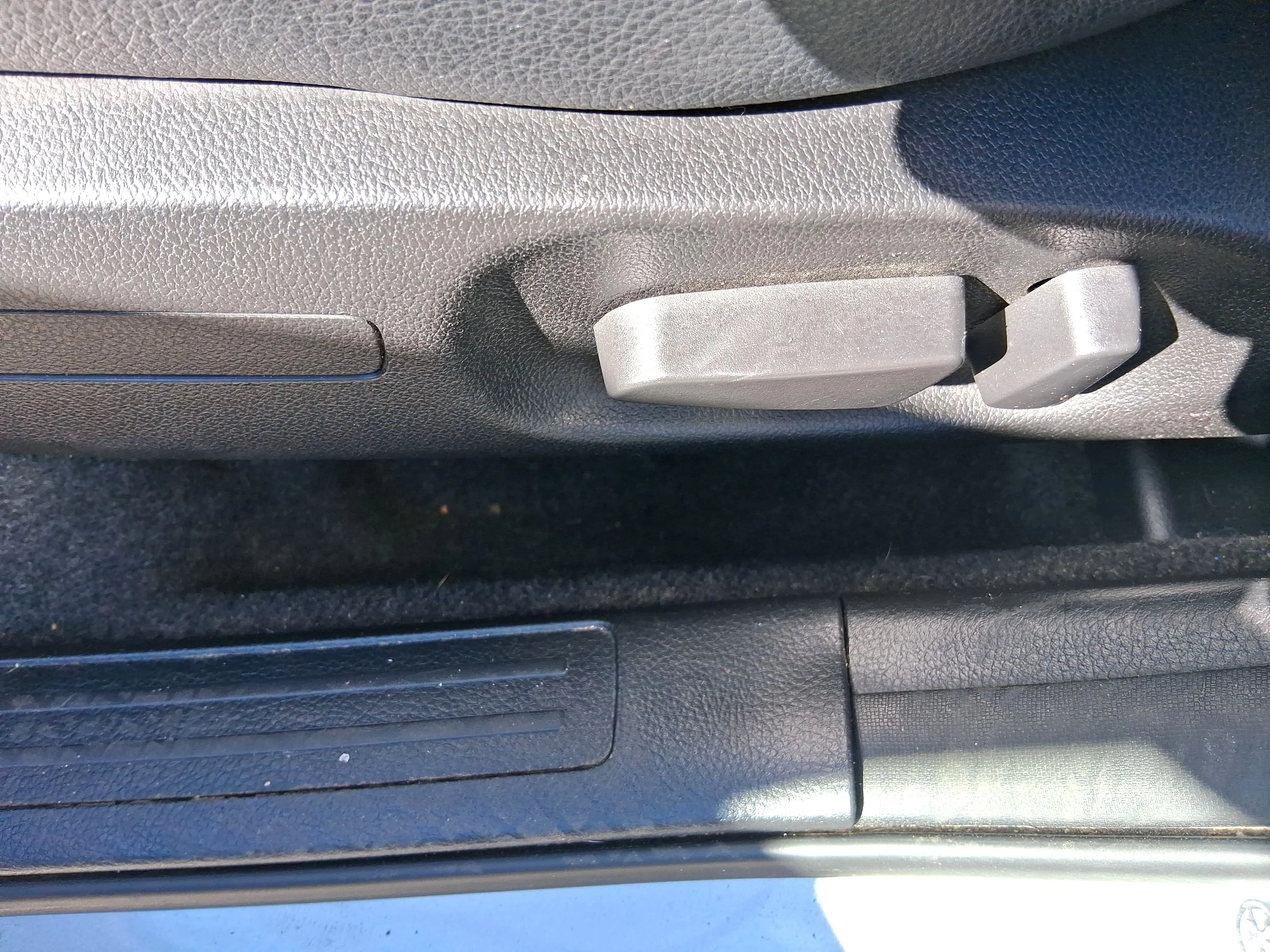 Used 2011 Silver Mazda s Grand Touring image 16