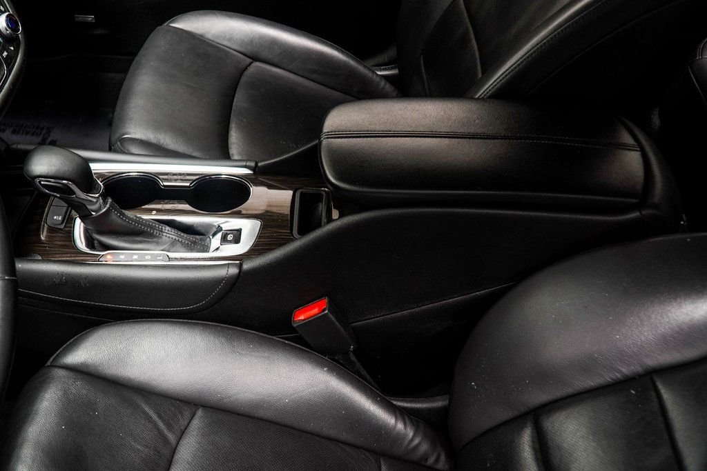 Used 2024 White Chevrolet LT image 17