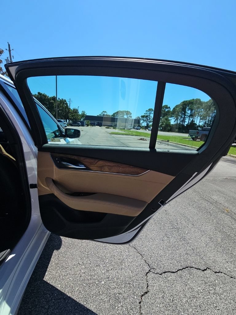 Used 2020 CRYSTAL WHITE TRICOAT Cadillac Premium Luxury image 16