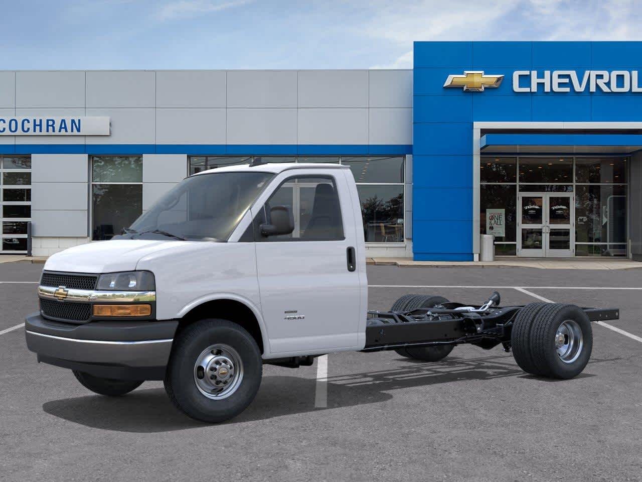 New 2026 Summit White Chevrolet 1WT image 2