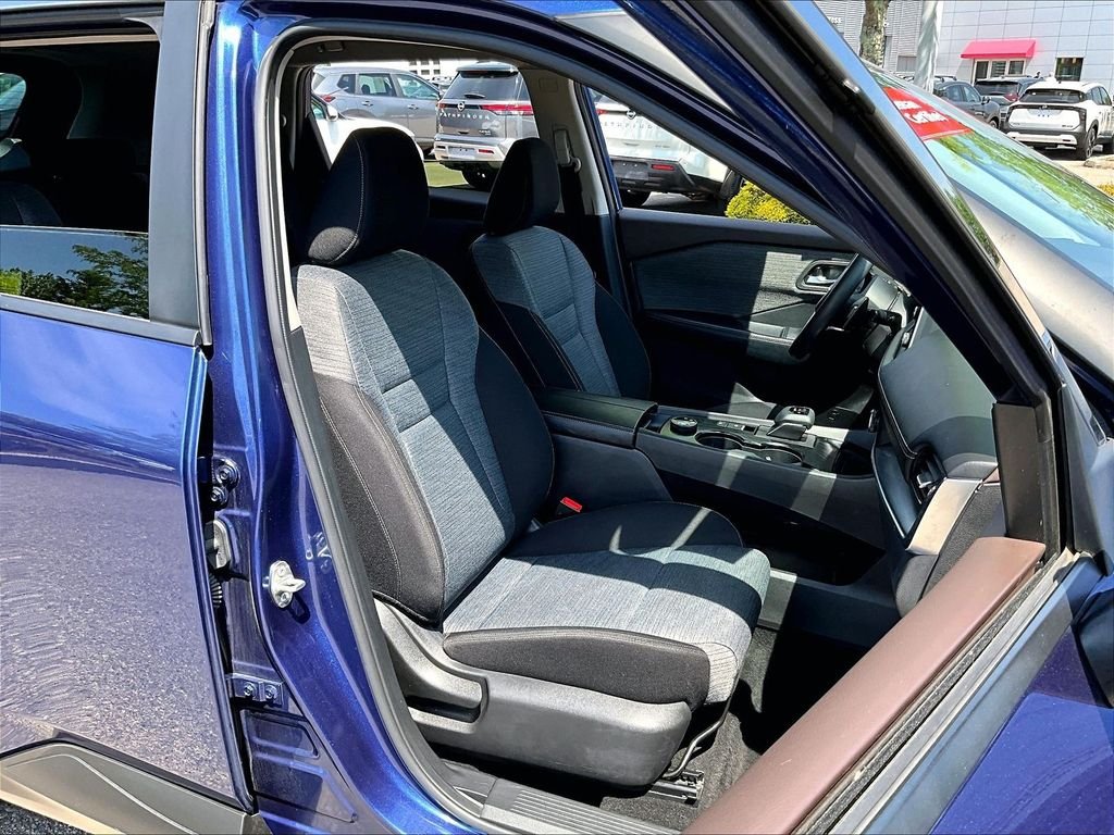 Used 2023 Blue Nissan SV image 11