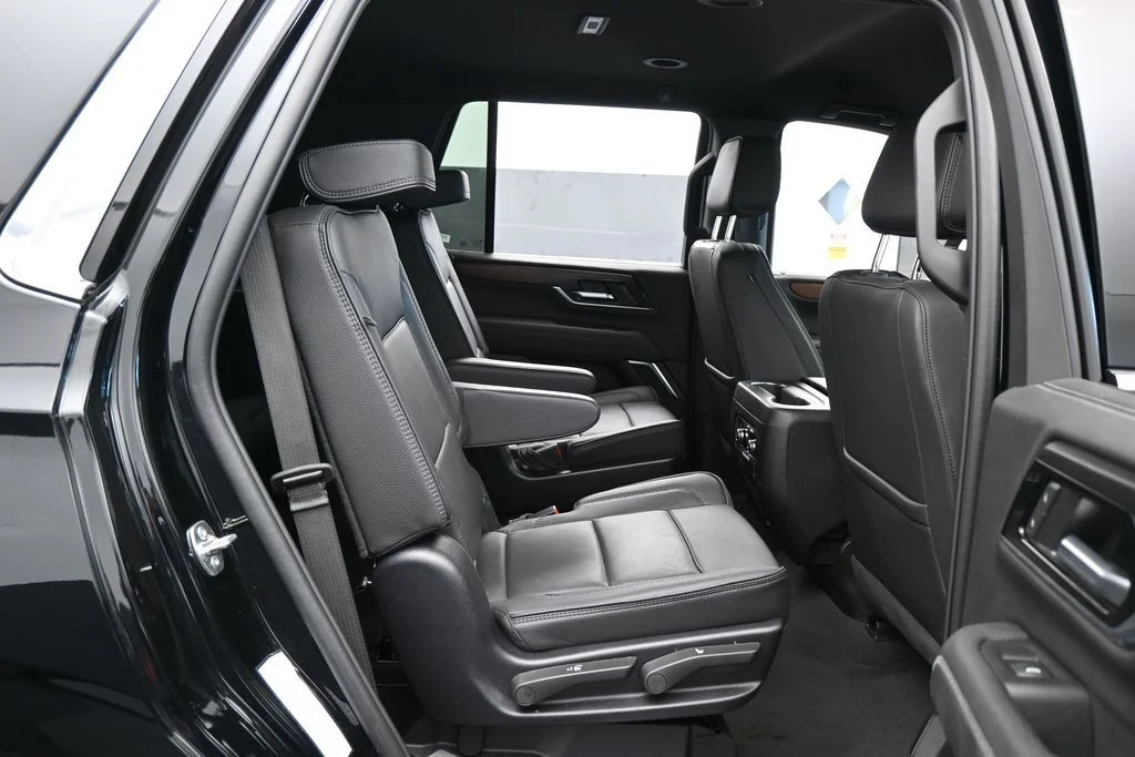 2025 GMC Yukon Denali - Photo 43
