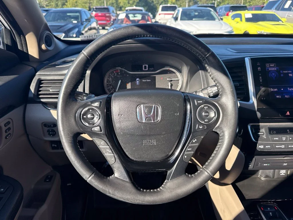 Used 2017  Honda Touring image 13
