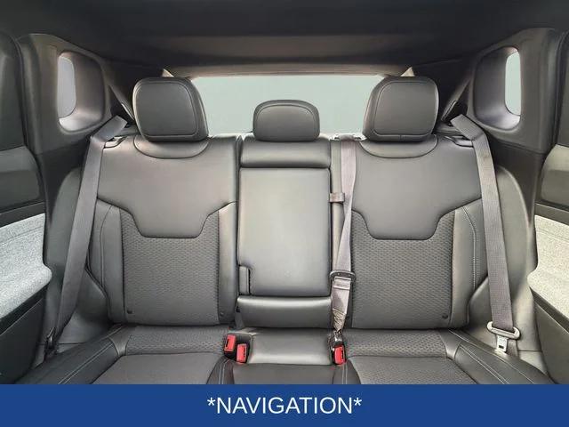 Used 2025 Black Jeep Latitude image 17