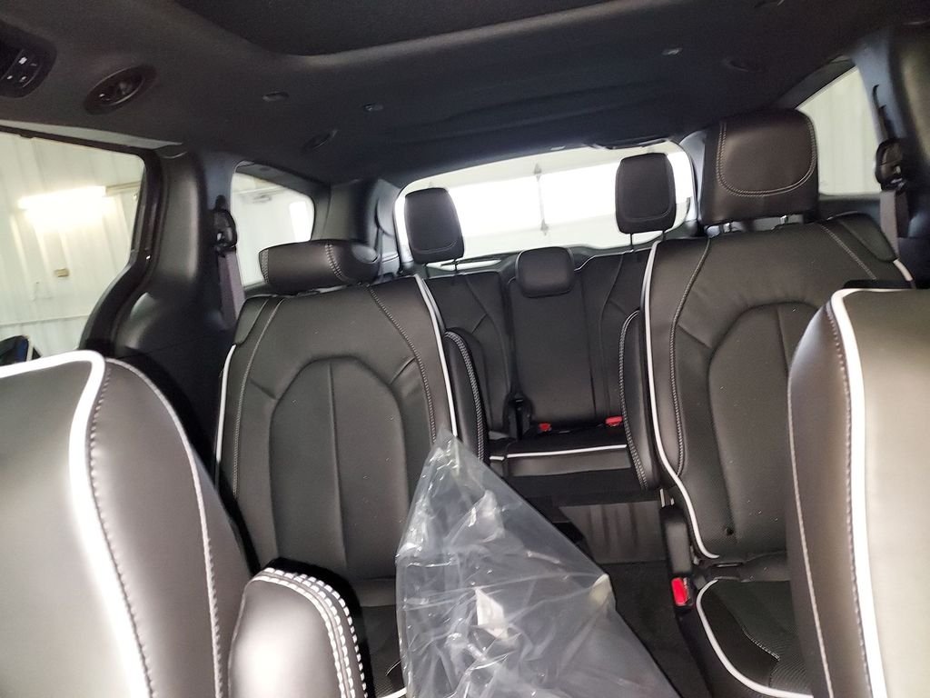 2026 Chrysler Pacifica Limited - Photo 16