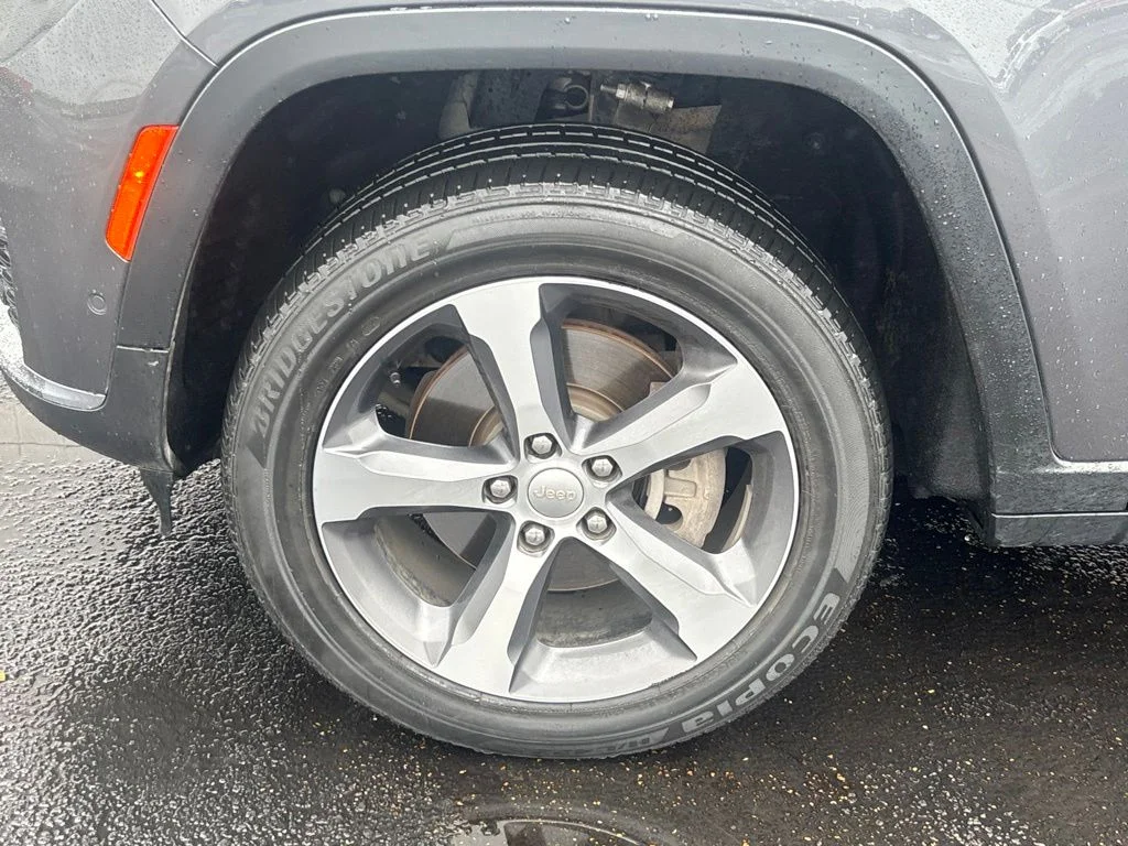 Used 2024 Gray Jeep Limited image 30