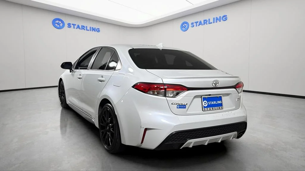 Used 2022 Off-white Toyota SE image 6