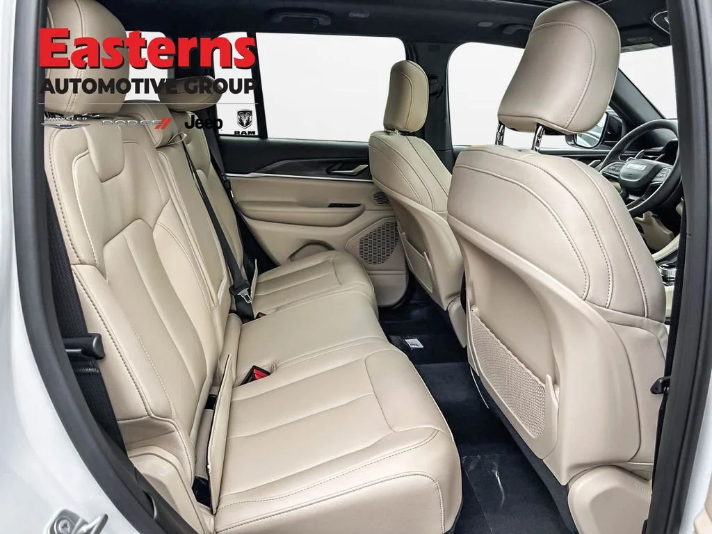 New 2026 Bright White Clear-Coat Exterior Paint Jeep Limited image 22