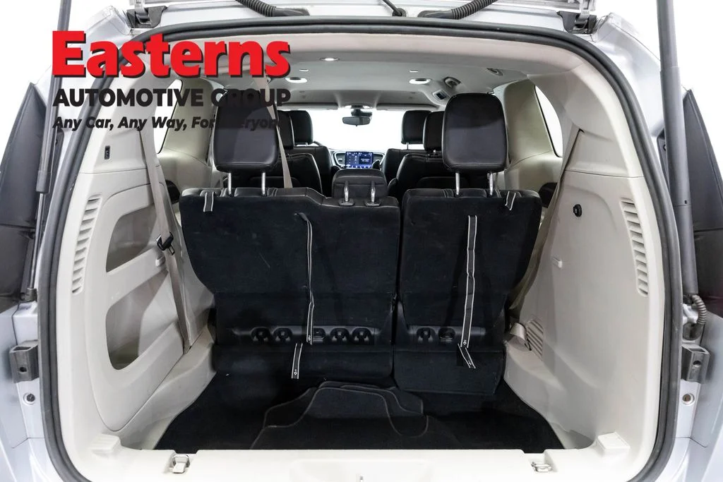 Used 2024 Silver Chrysler Touring L image 9