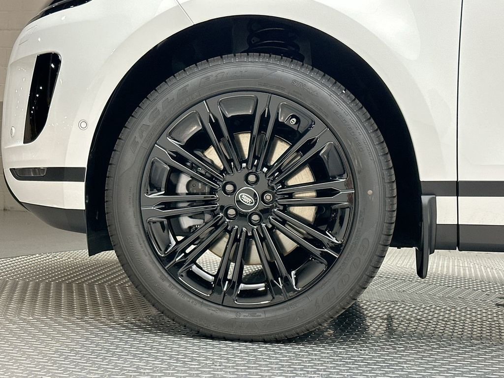 New 2026 Fuji White Land Rover S image 5