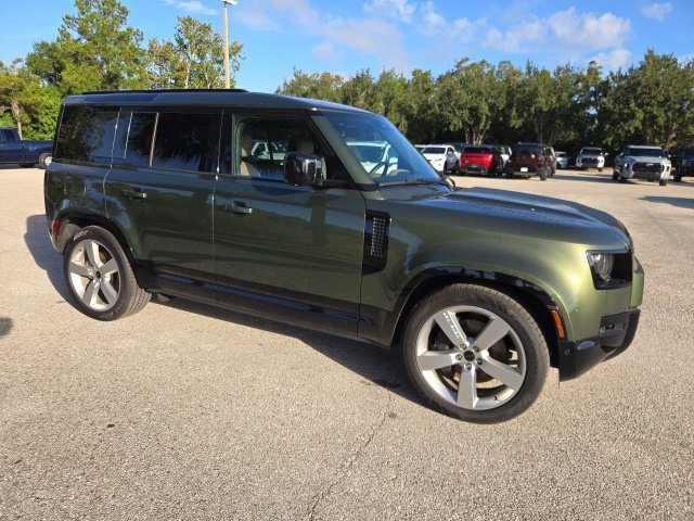 Used 2026 Woolstone Green Metallic Land Rover X-Dynamic SE image 7