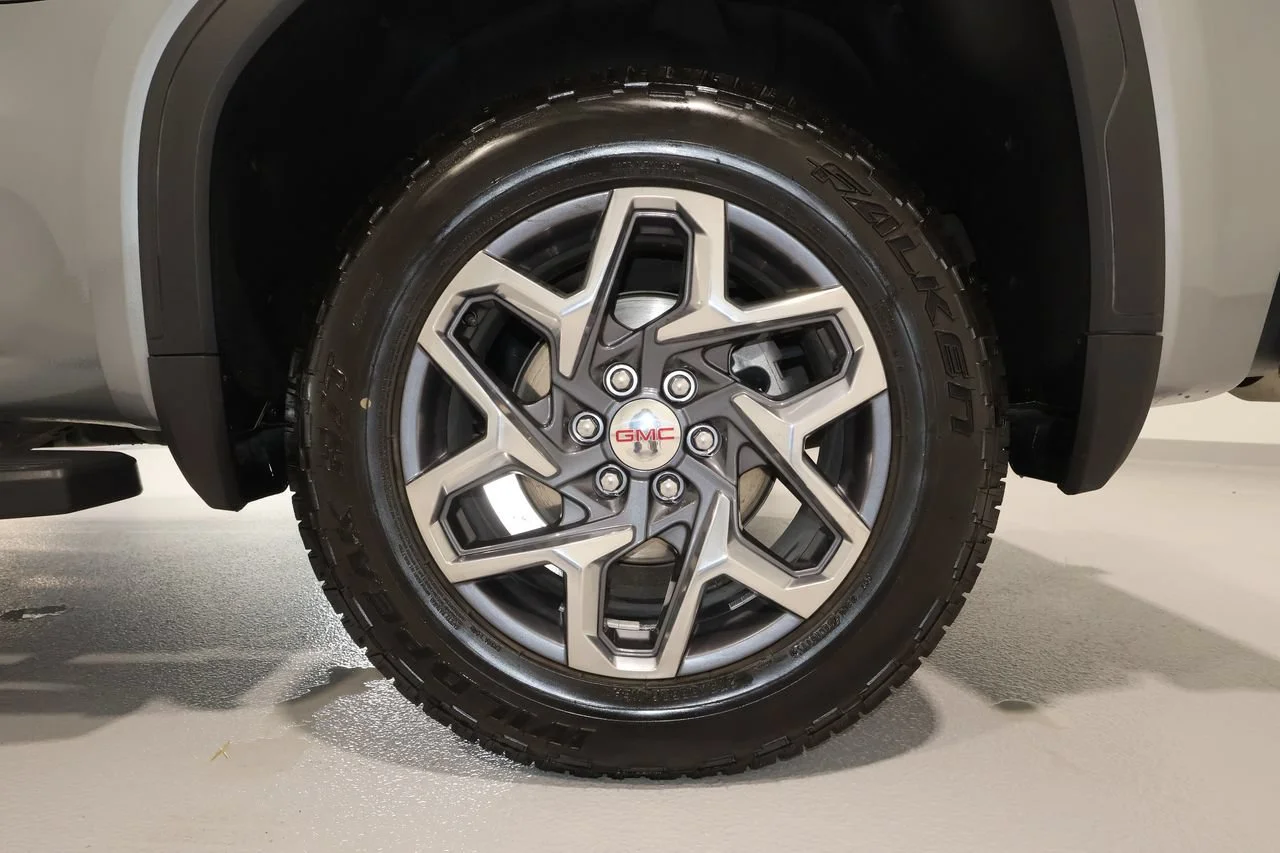 Used 2025 Sterling Metallic GMC SLT image 35