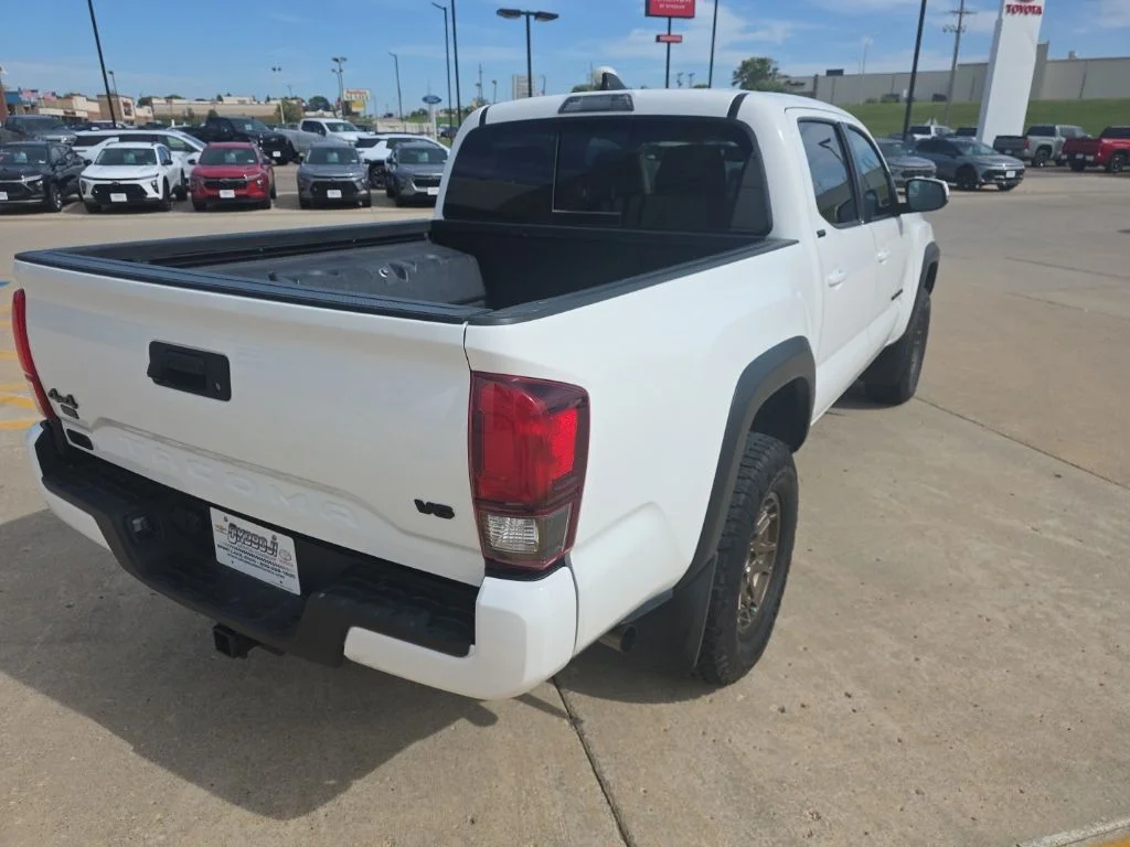 2022 Toyota Tacoma SR5 - Photo 8