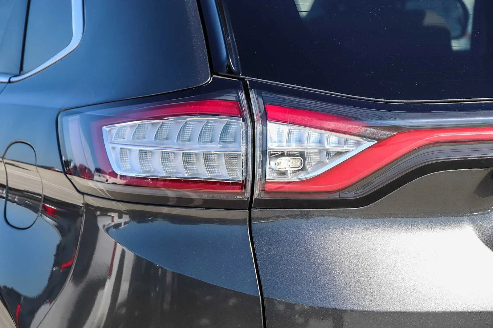 Used 2016 Magnetic Metallic Ford Titanium image 9