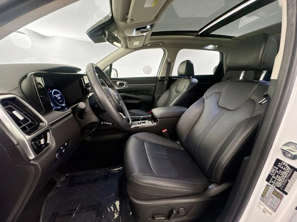Used 2023 White Kia SX image 19