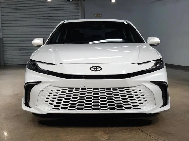 Certified Used 2025 WIND CHILL PEARL Toyota  image 2