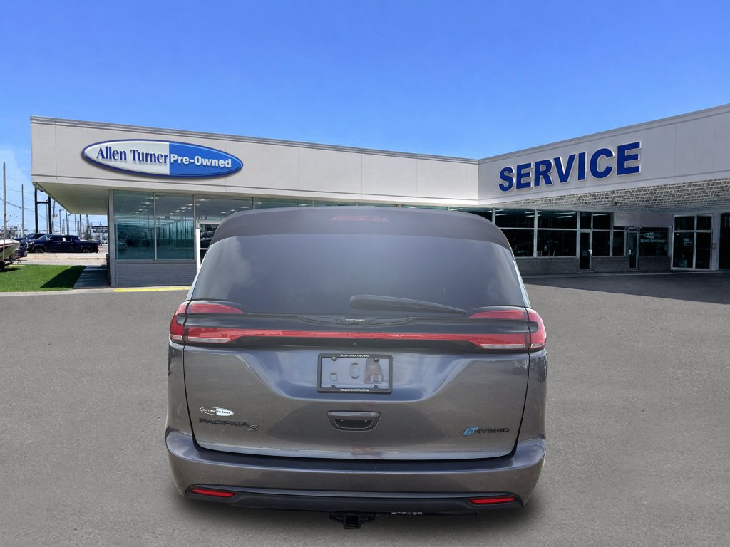 Used 2022 Granite Crystal Metallic Clearcoat Chrysler Touring L image 7