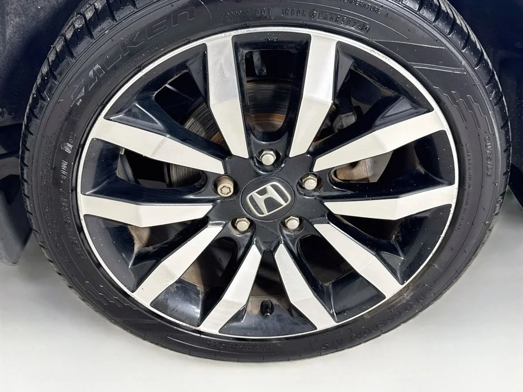 Used 2014 White Honda EX-L image 39