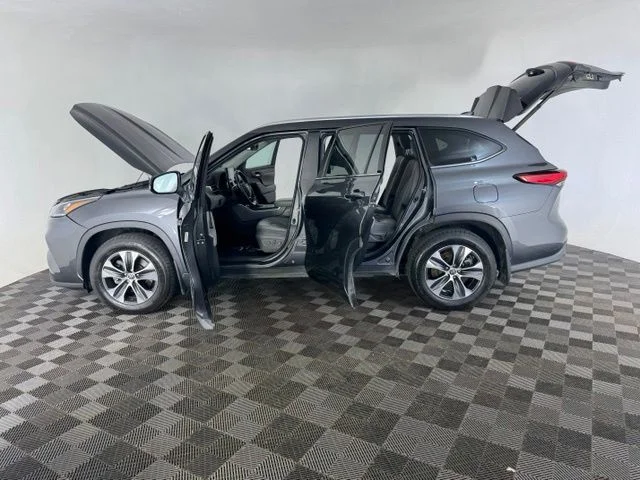 Used 2020 Gray Toyota XLE image 16