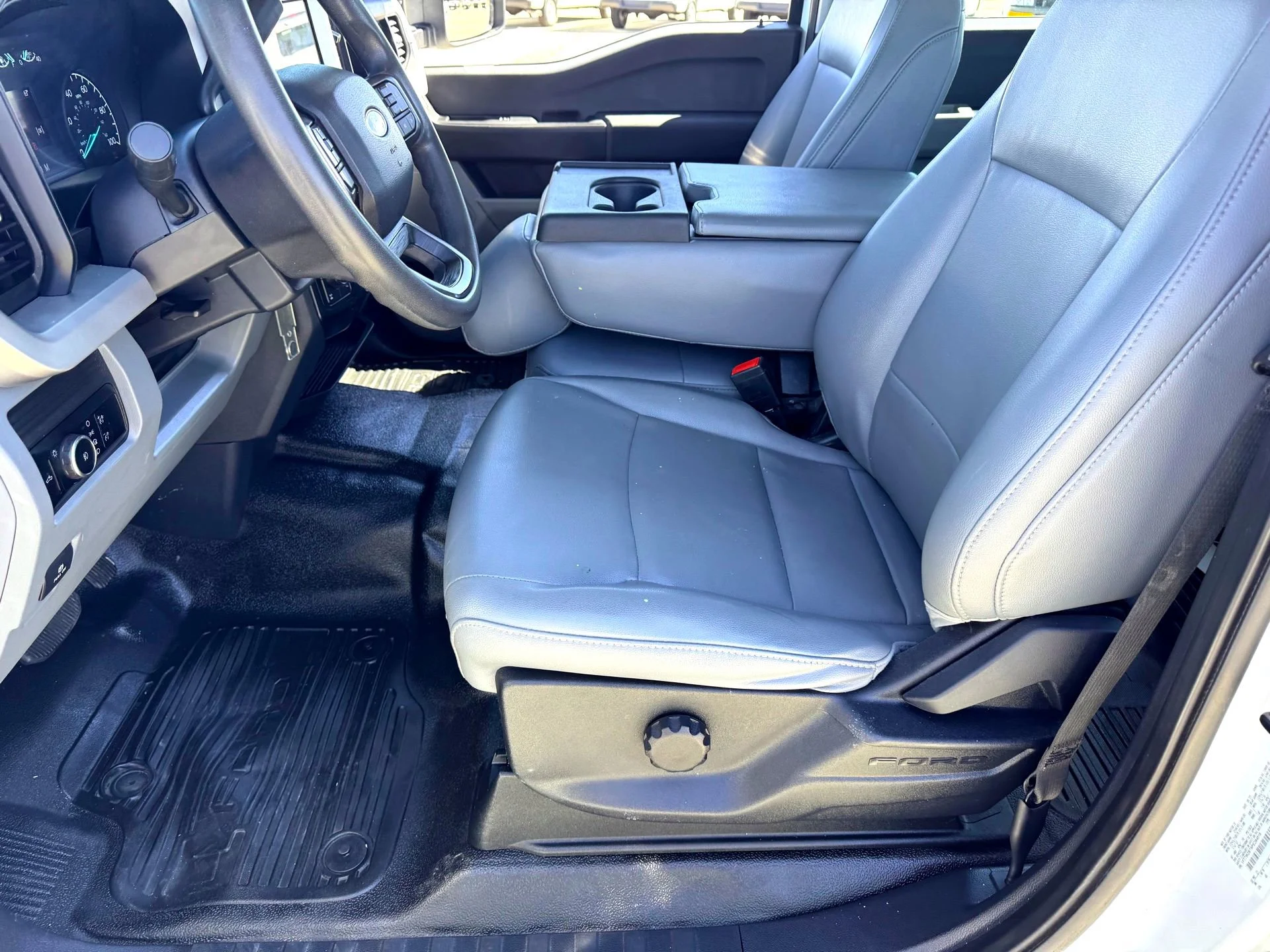 Used 2023  Ford XL image 12