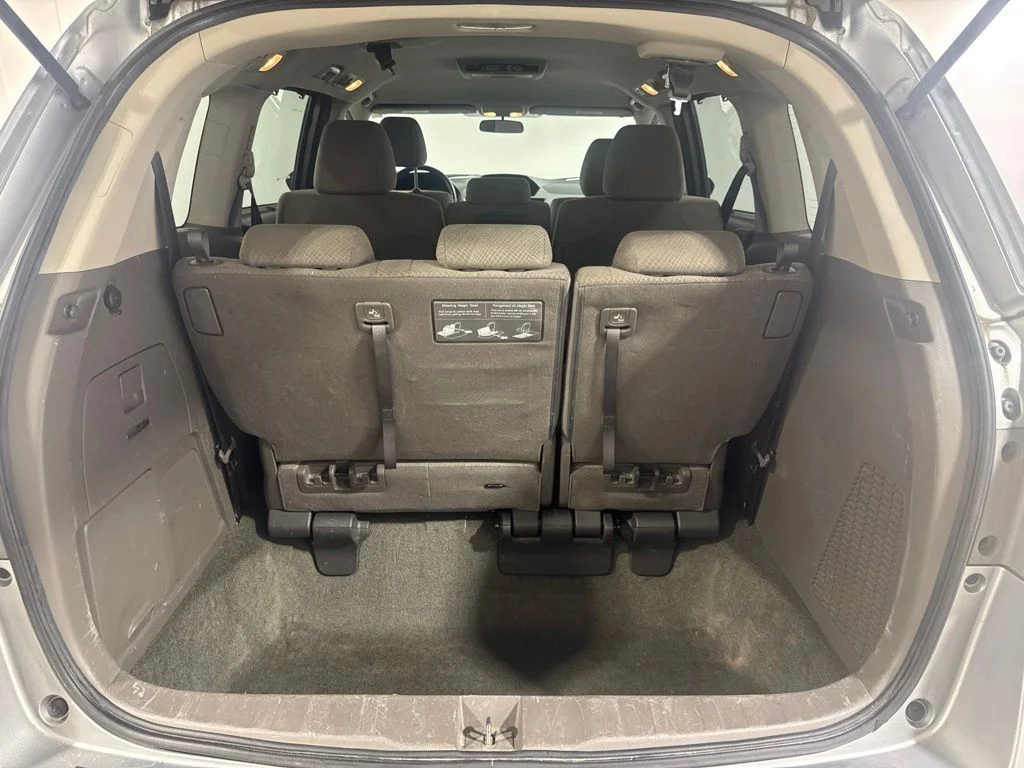 Used 2016 Lunar Silver Metallic Honda SE image 27