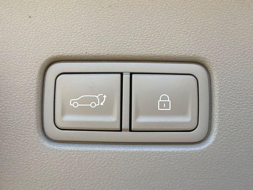 New 2026 Gray Hyundai SEL FWD image 19