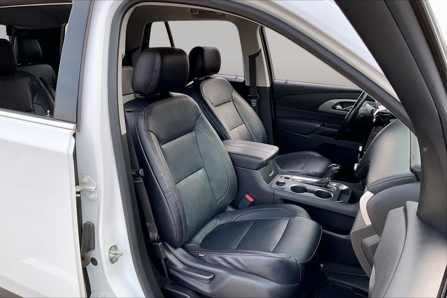Used 2020 Summit White Chevrolet LT Cloth image 8