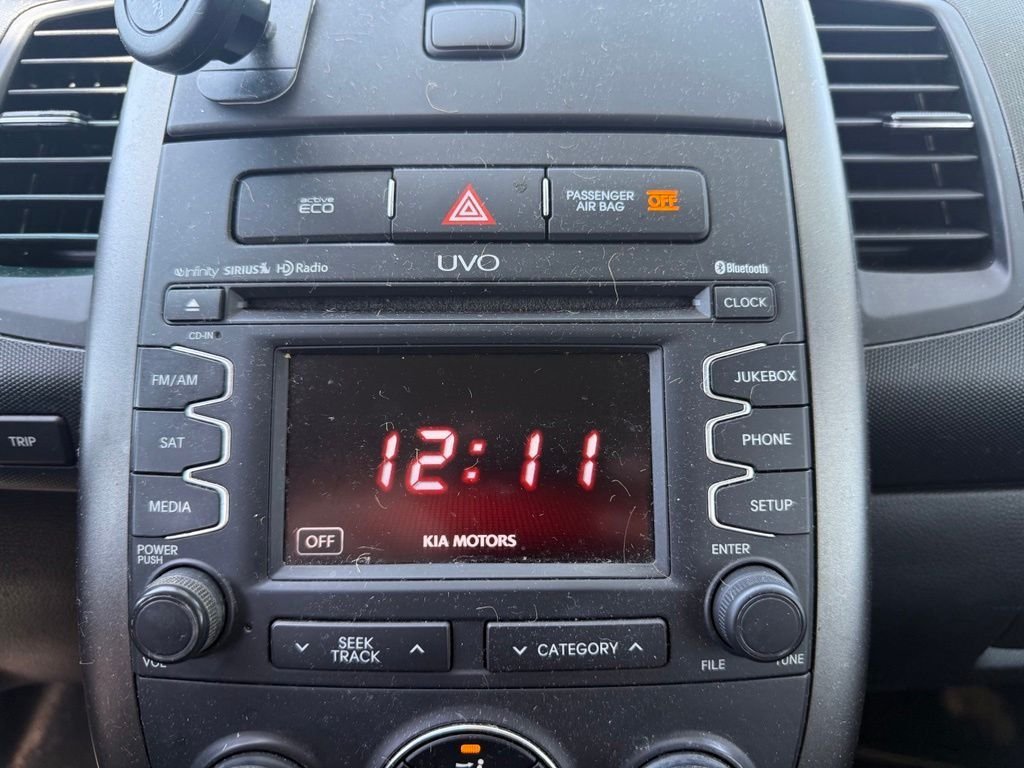 Used 2012 White Kia Plus image 15