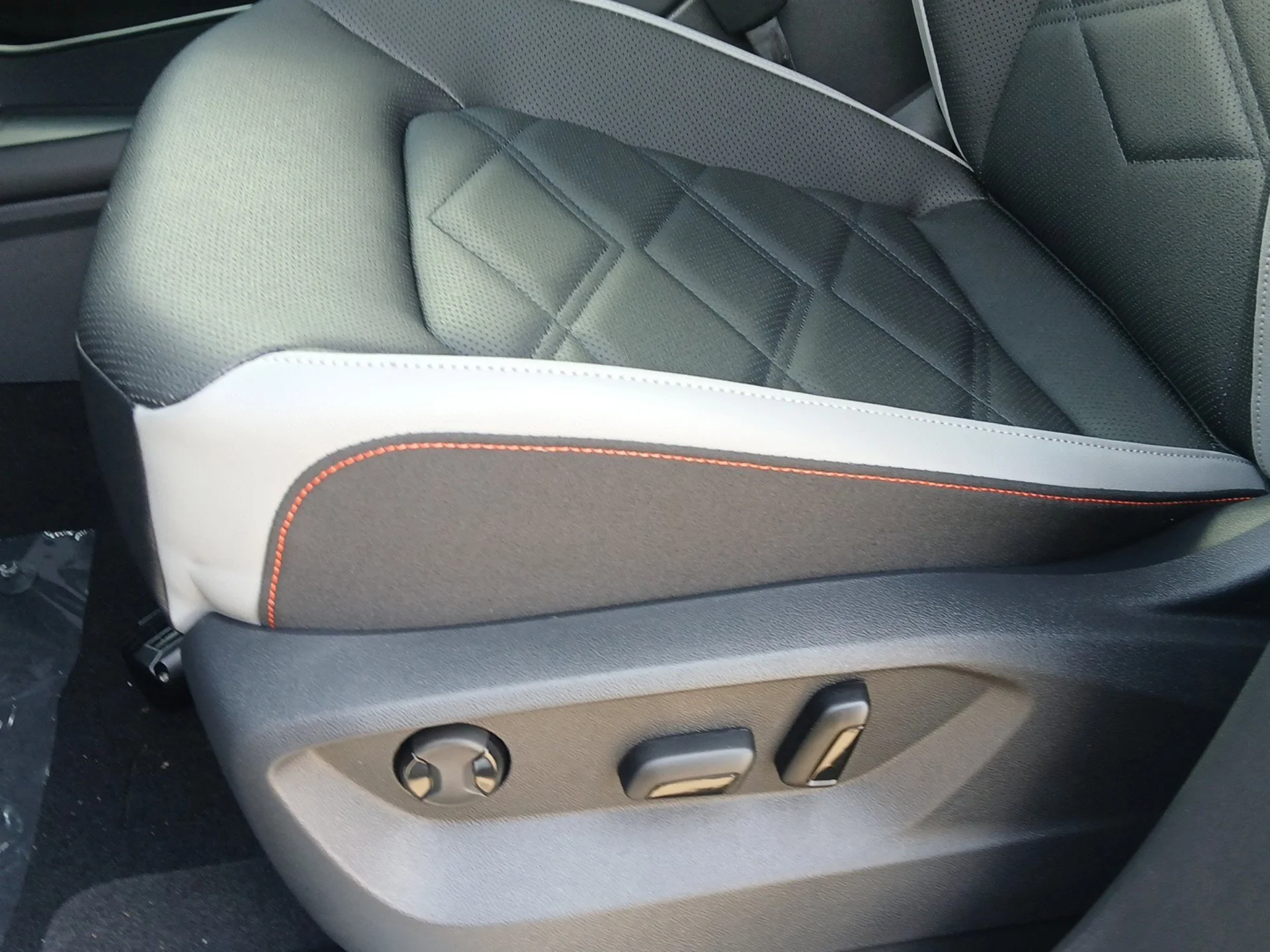 New 2026 Deep Black Pearl Volkswagen 2.0T Peak Edition image 19
