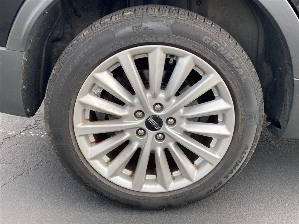 Used 2019 Infinite Black Lincoln Standard image 12