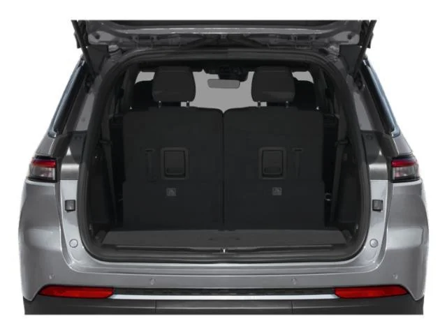 New 2027 Sting-Gray Clearcoat Jeep Laredo Altitude image 10