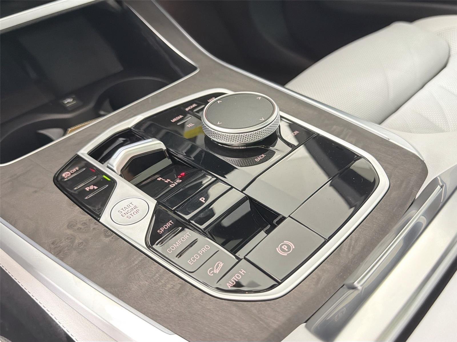 New 2026 Alpine White BMW xDrive40i image 16
