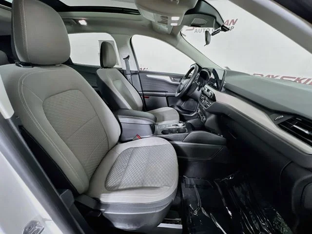 Used 2022 White Ford SE image 41