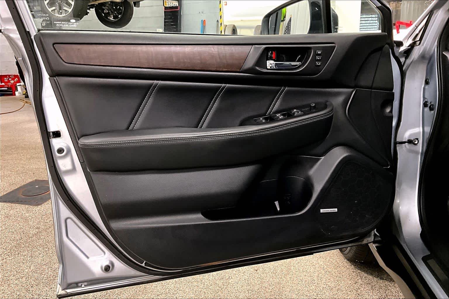 Used 2019 Ice Silver Metallic Subaru Limited image 22