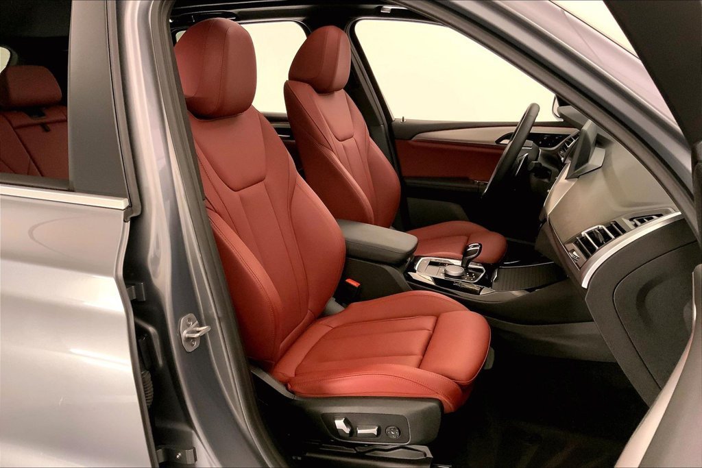 Used 2024 Skyscraper Grey Metallic BMW  image 3