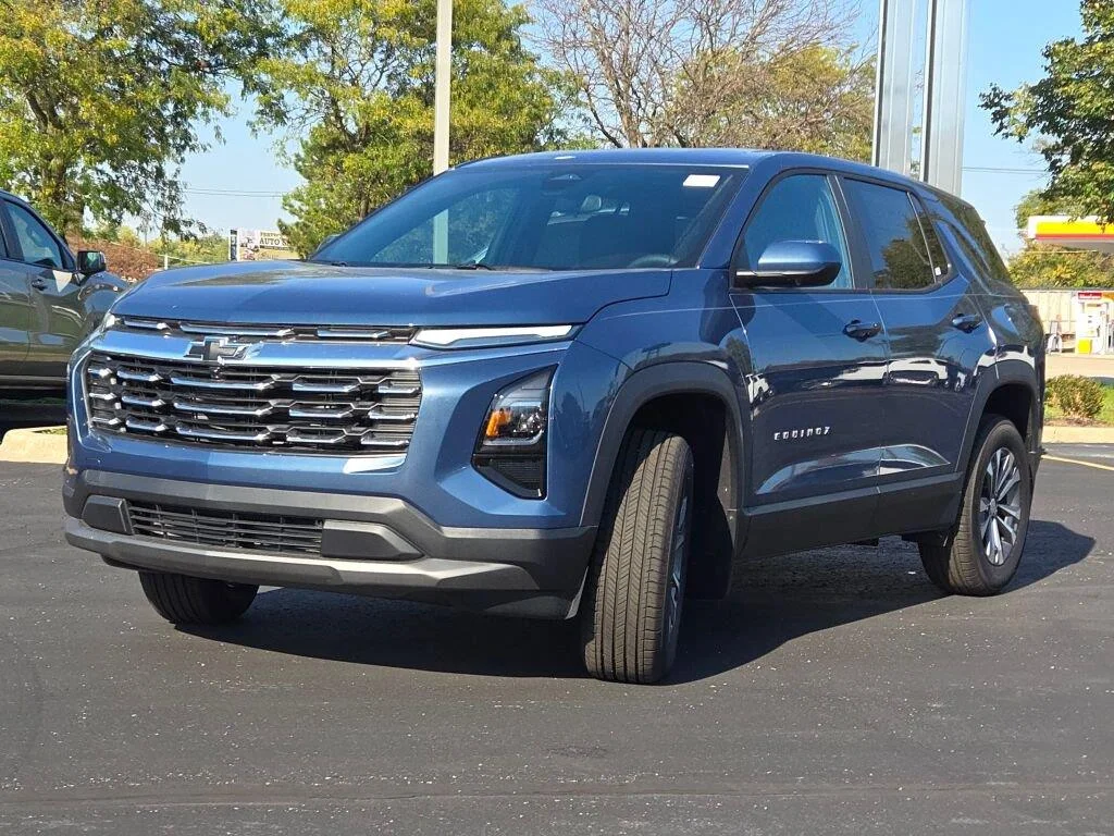 2027 Chevrolet Equinox LT - Photo 4