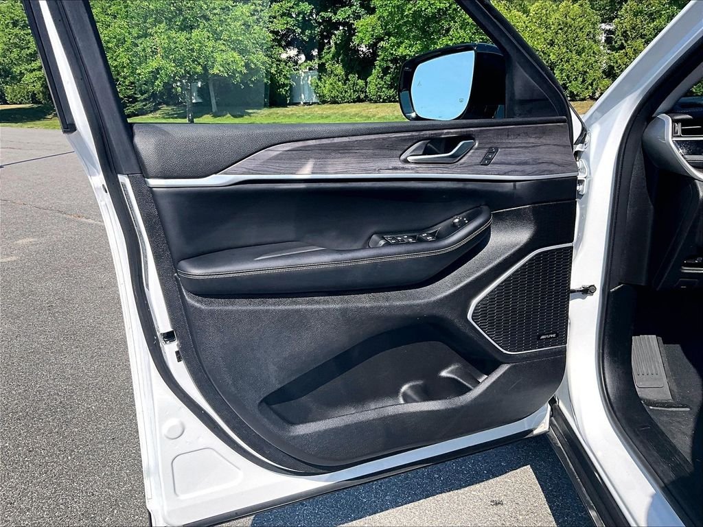 Used 2023 White Jeep 4xe image 9