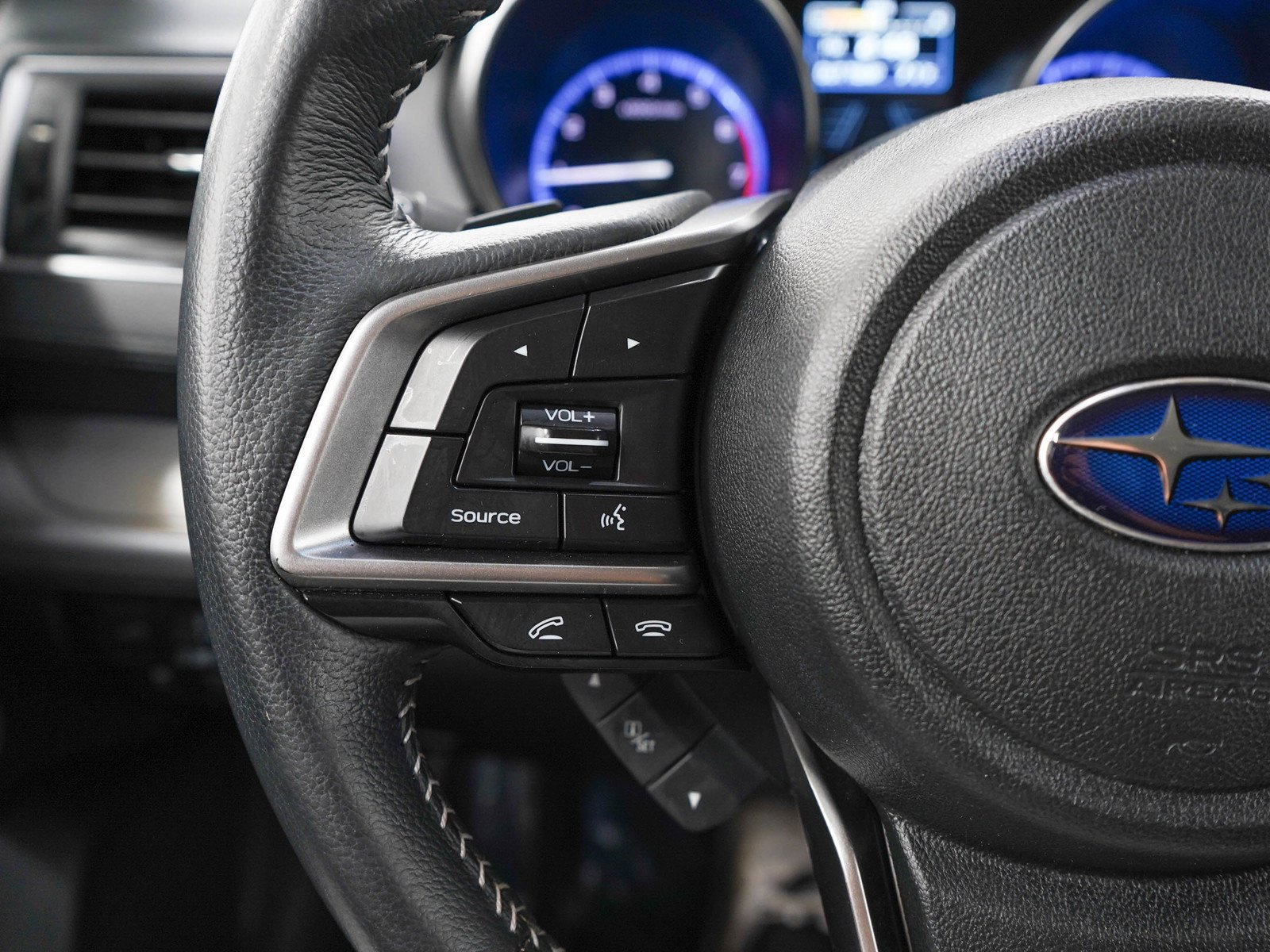 Used 2018 Crystal Black Pearl Subaru 2.5i Premium image 25