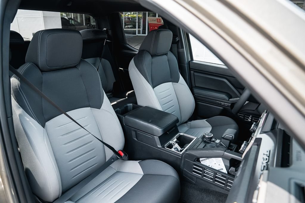 Used 2018 Magnetic Gray Metallic Toyota SR5 image 29